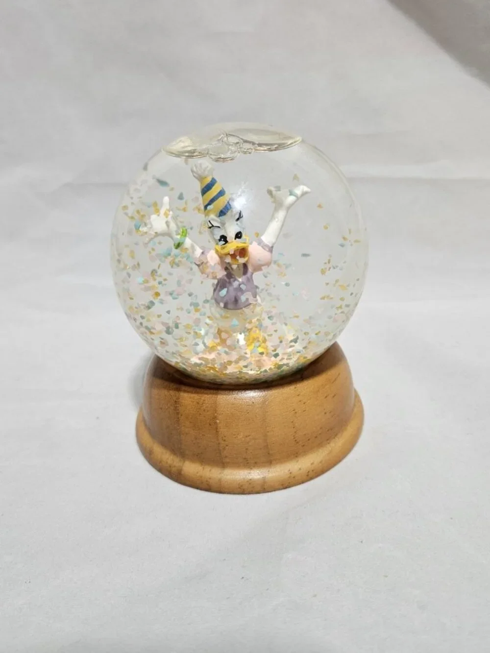 Disney Daisy Duck Crystal Snow Globe Vintage New England Collectors Society 1989